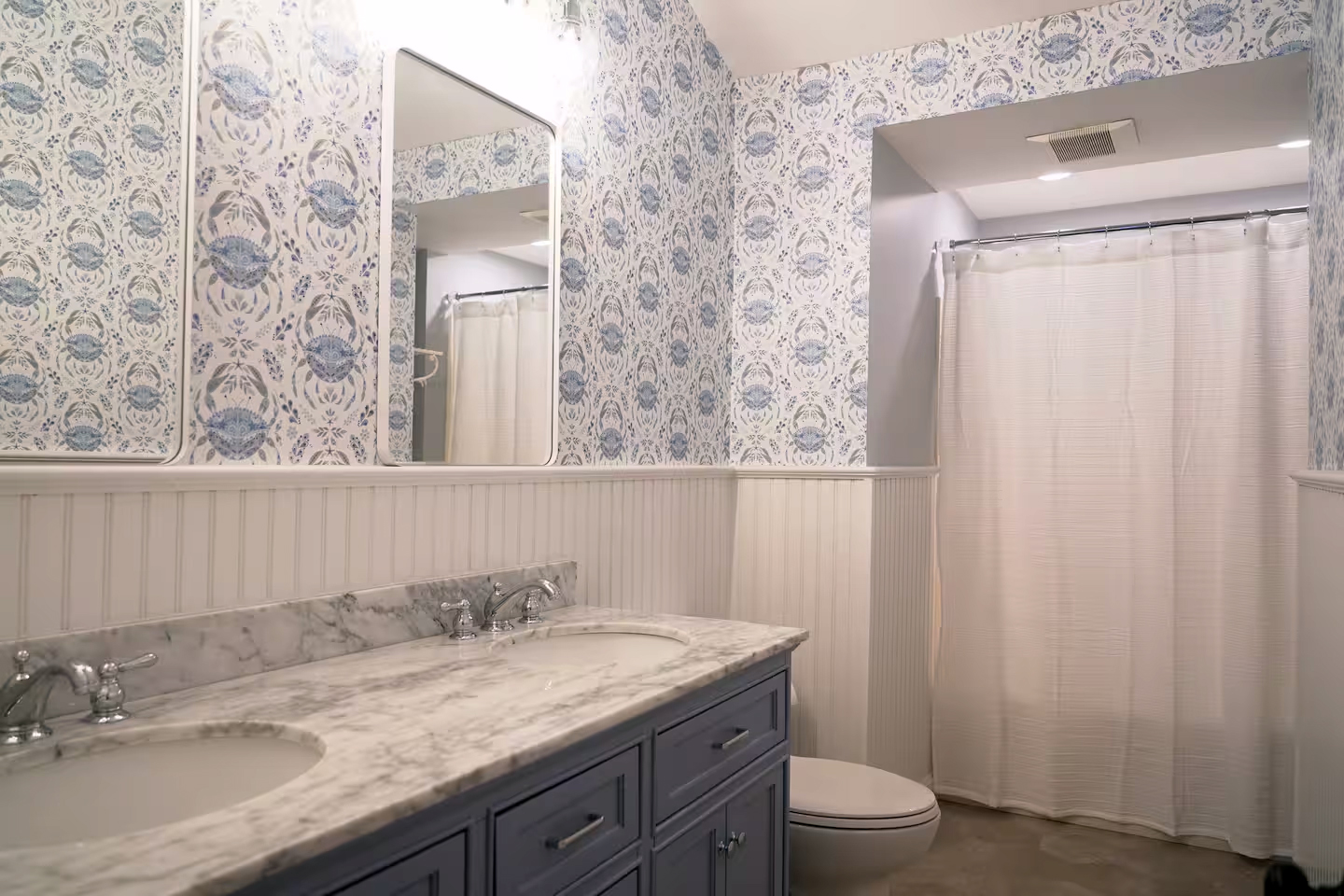 2nd Floor Full Bathroom